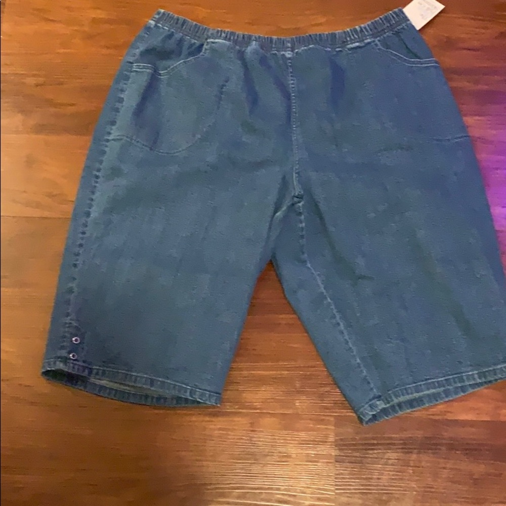 Stretch Denim Pull On Capris 3X NWT